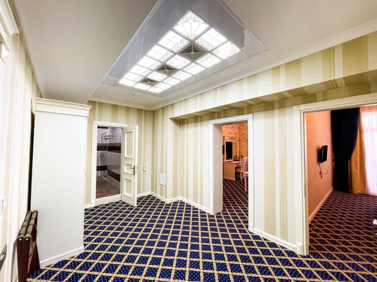 Premier Palace Baku Exterior photo A room with a carpet