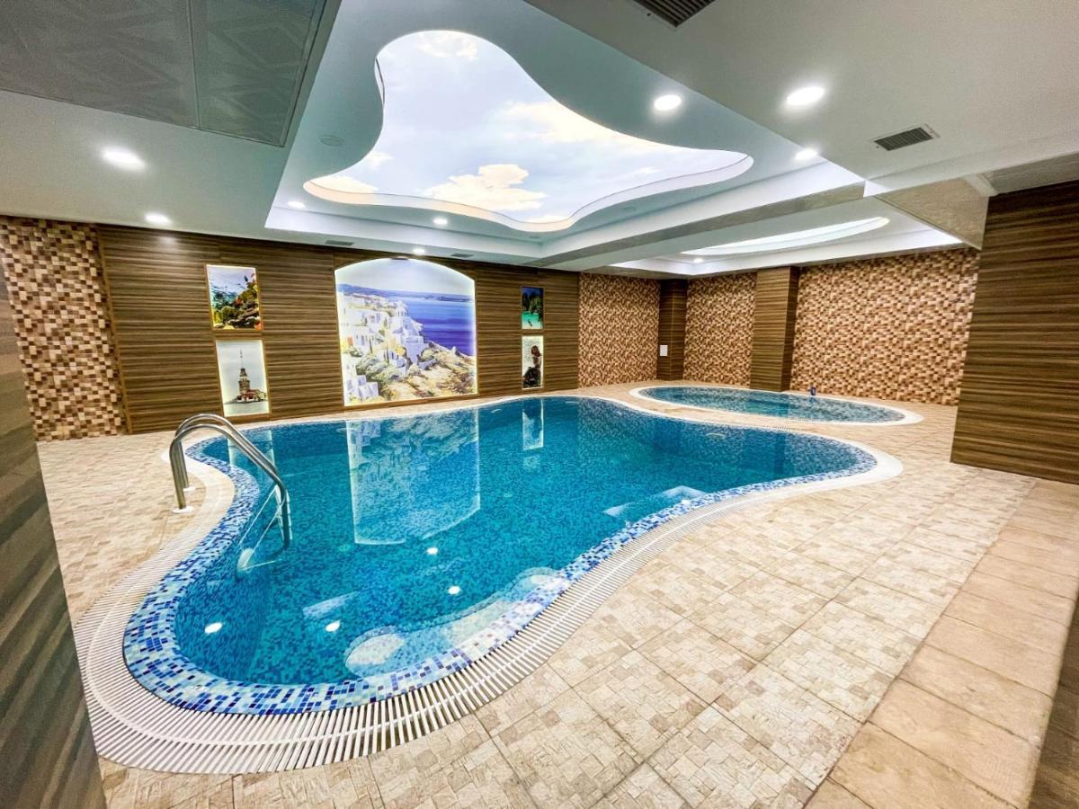 Premier Palace Baku Exterior photo Indoor pool