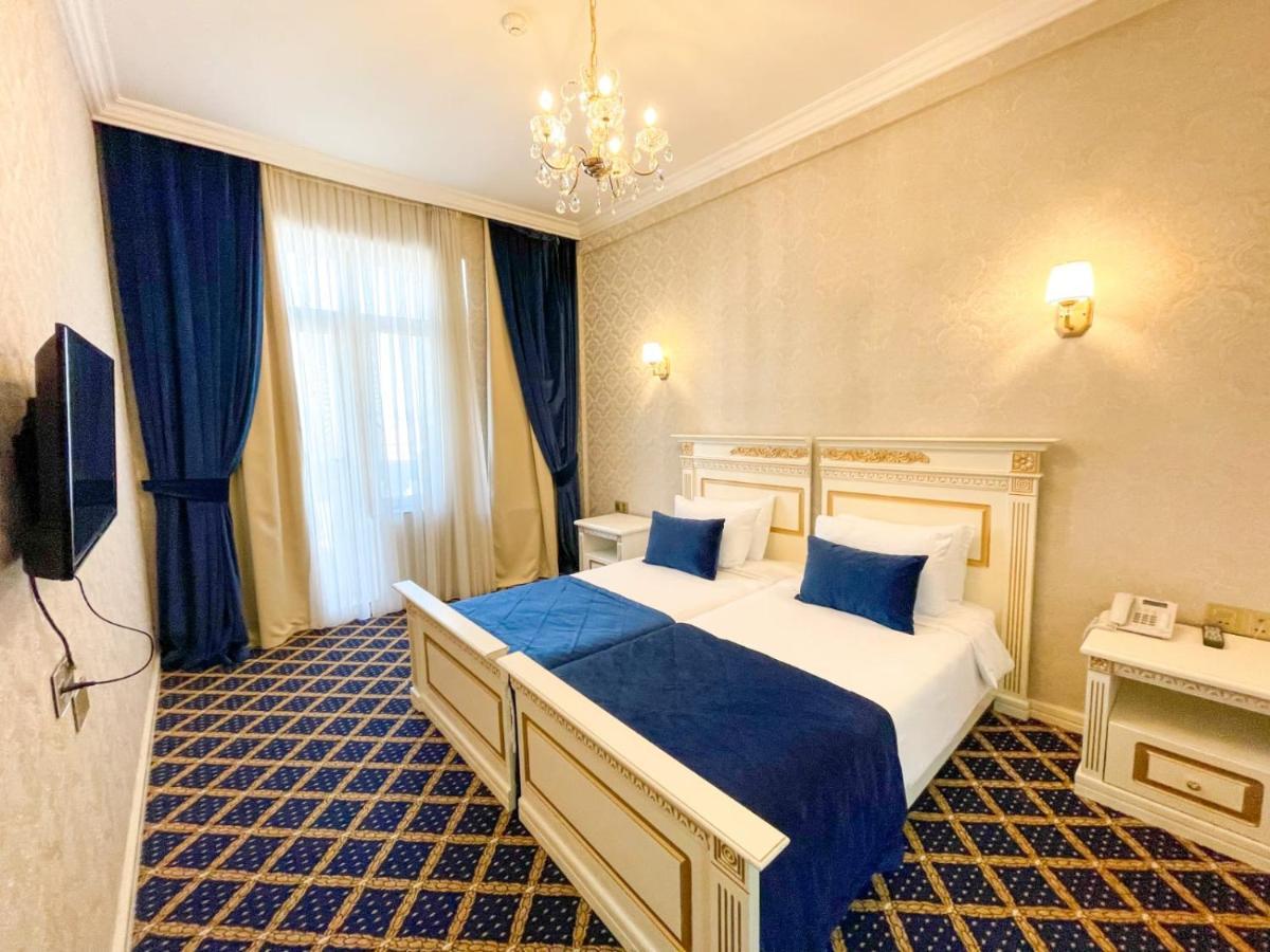 Premier Palace Baku Exterior photo A room at the hotel