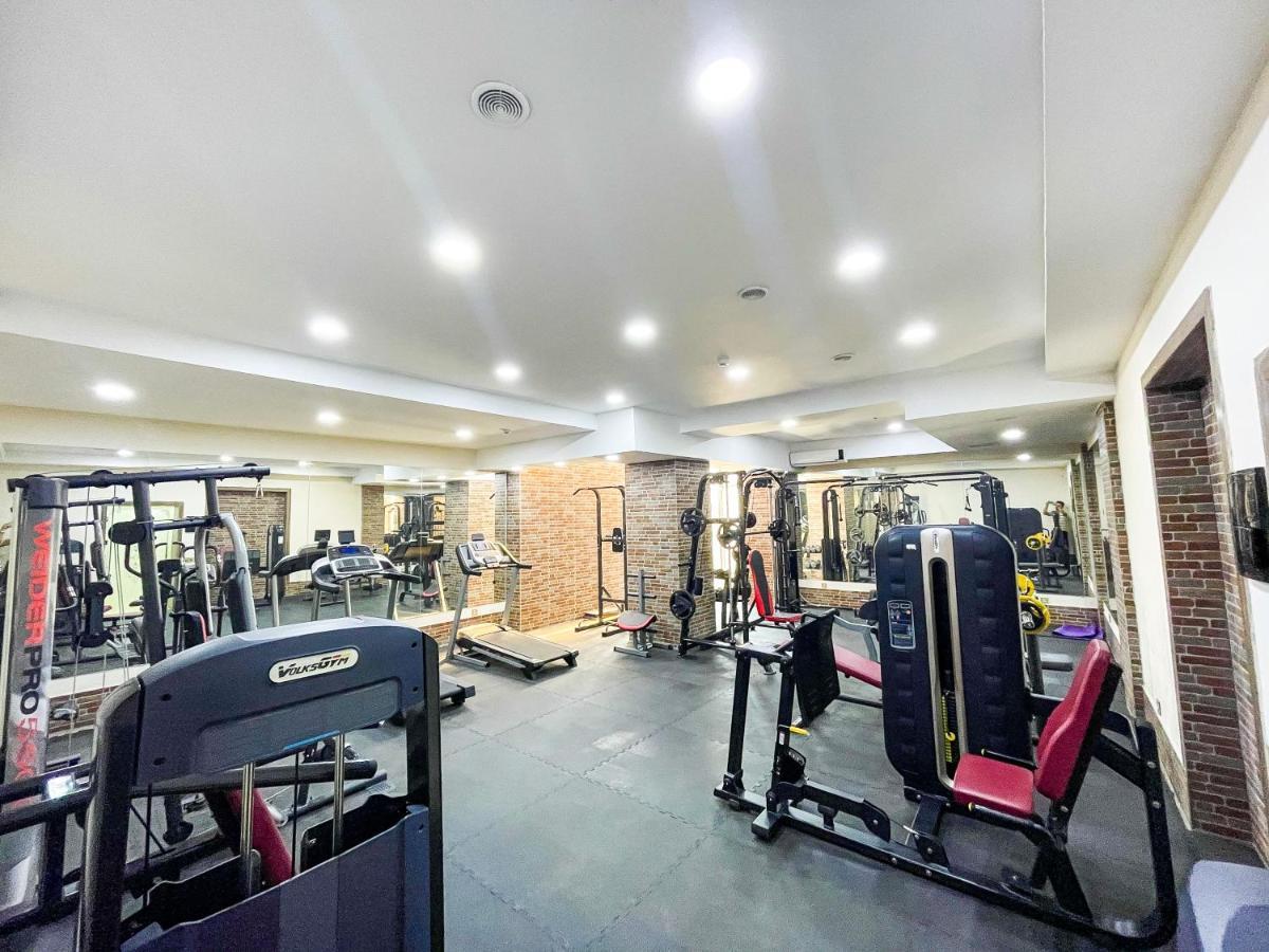Premier Palace Baku Exterior photo The gym at the hotel