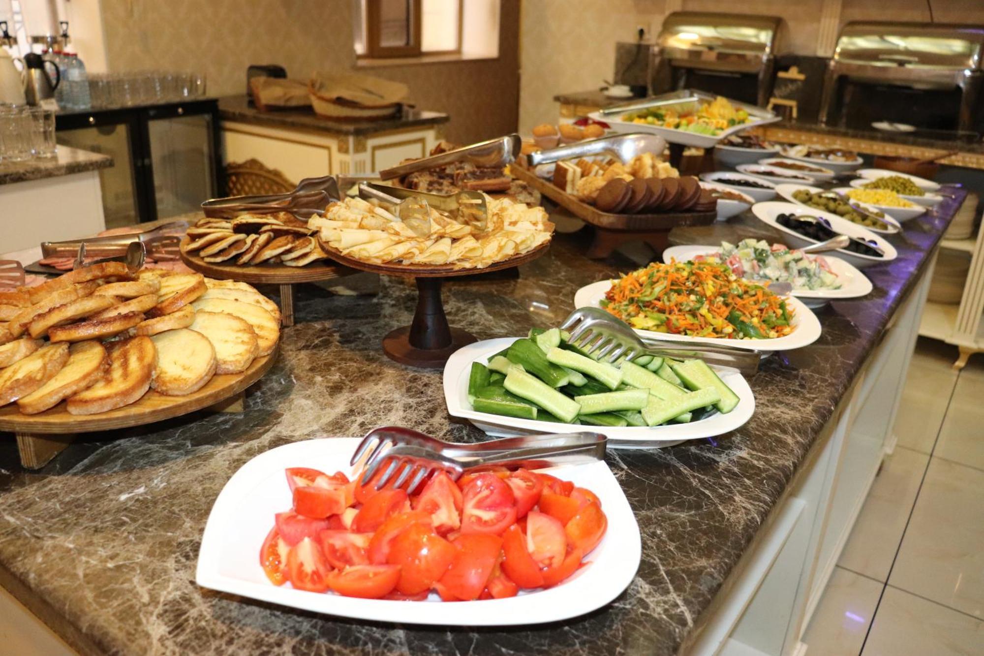 Premier Palace Baku Exterior photo A buffet at a hotel