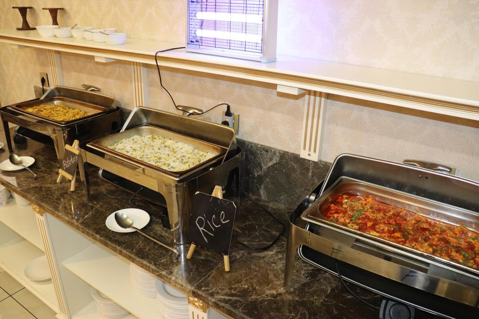 Premier Palace Baku Exterior photo A chafing dish with food