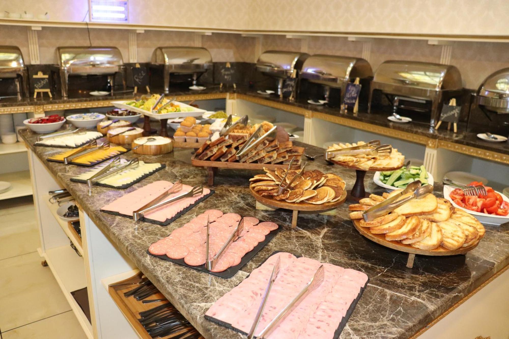 Premier Palace Baku Exterior photo A buffet at a hotel